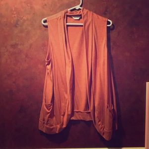 Sleeveless cardigan/vest